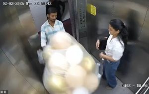 Φλεγόμενη έκρηξη σε ασανσέρ από… μπαλόνια πάρτι – Δείτε το σοκαριστικό βίντεο