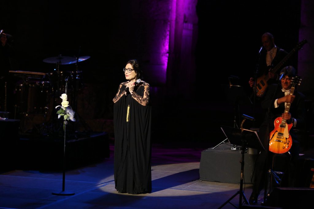 Νάνα Μούσχουρη στα «ΝΕΑ»: «Τραγούδησα για να βρω την αγάπη»