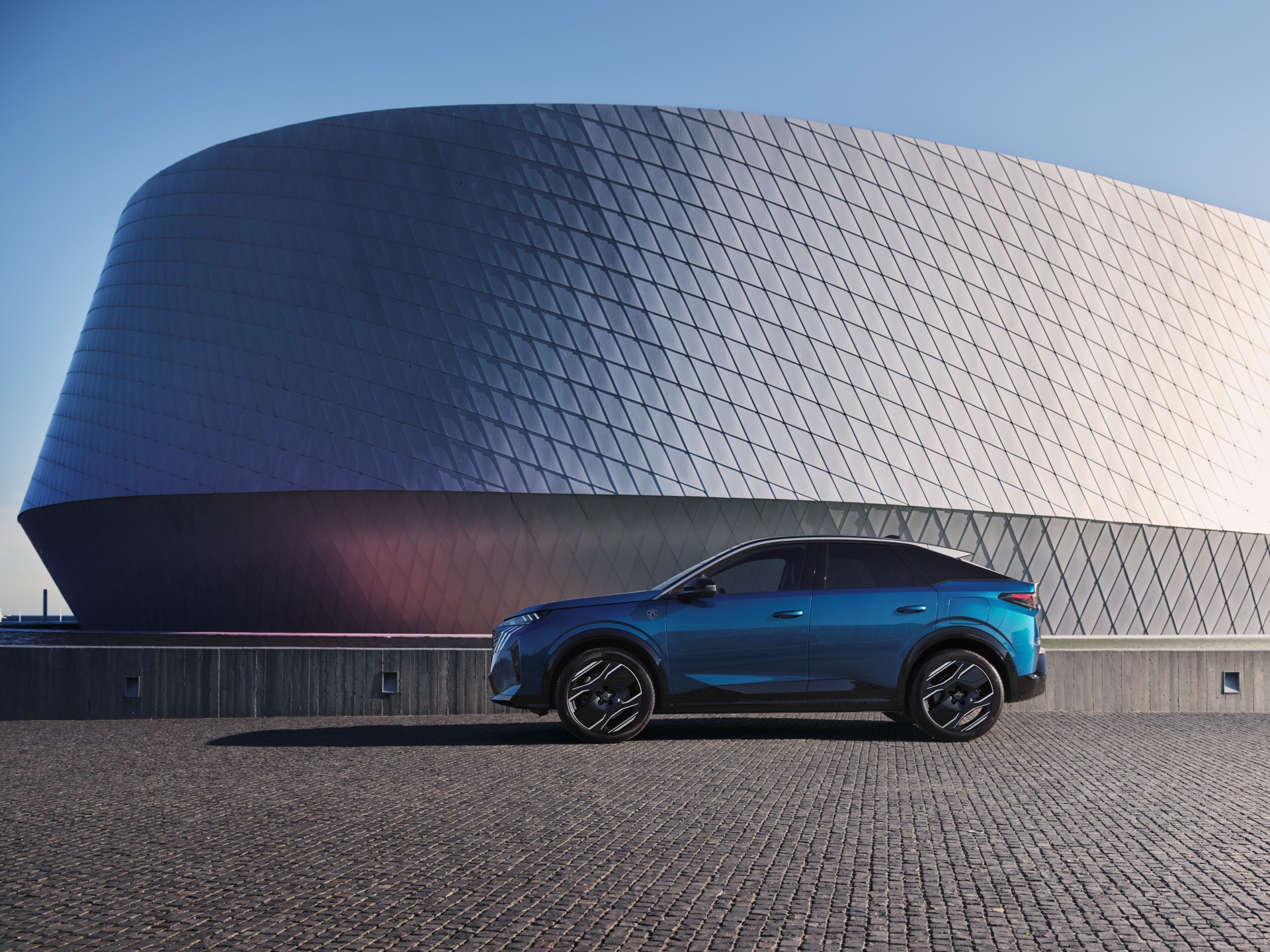 Peugeot 3008: &Pi;ό&sigma;&omicron; &kappa;&omicron;&sigma;&tau;ί&zeta;&omicron;&upsilon;&nu; &omicron;&iota; &upsilon;&beta;&rho;&iota;&delta;&iota;&kappa;έ&sigmaf; &epsilon;&kappa;&delta;ό&sigma;&epsilon;&iota;&sigmaf;