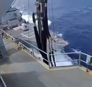 Βίντεο από την στιγμή που συγκρούονται δύο πλοία του Πολεμικού Ναυτικού των ΗΠΑ