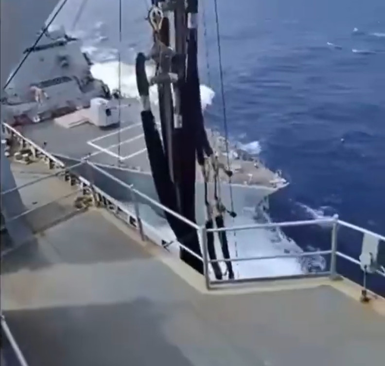 Βίντεο από την στιγμή που συγκρούονται δύο πλοία του Πολεμικού Ναυτικού των ΗΠΑ