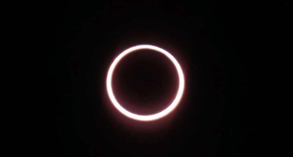 Δακτυλιοειδής ηλιακή έκλειψη: Το σπανιότερο υπερθέαμα της χρονιάς που είναι ορατό μόνο σε λίγους τυχερούς