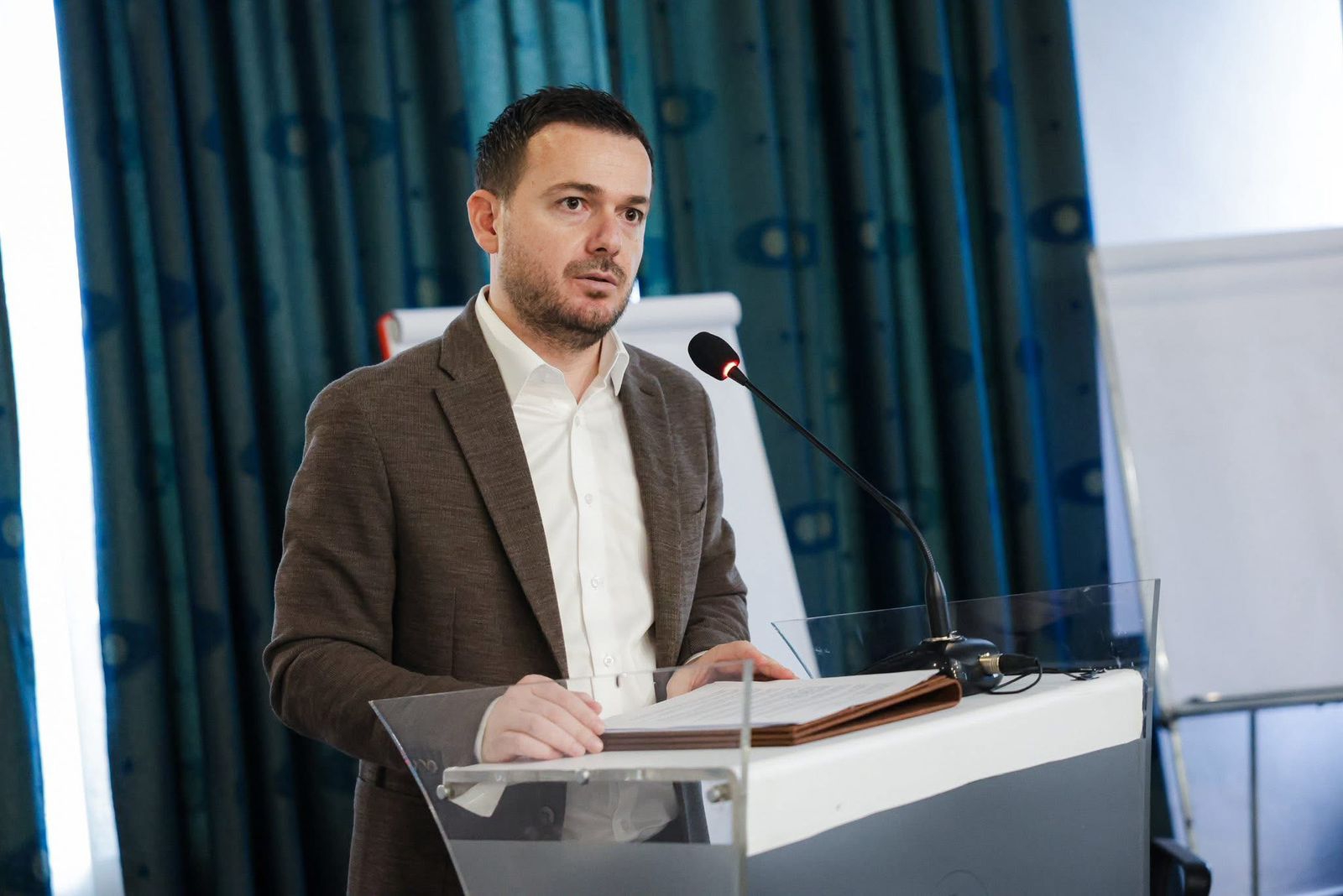 &Pi;&rho;ώ&tau;&eta; &epsilon;&pi;ί&sigma;&eta;&mu;&eta; &epsilon;&pi;ί&sigma;&kappa;&epsilon;&psi;&eta; &upsilon;&pi;&omicron;&upsilon;&rho;&gamma;&omicron;ύ &Gamma;&epsilon;&omega;&rho;&gamma;ί&alpha;&sigmaf; &tau;&eta;&sigmaf; &Alpha;&lambda;&beta;&alpha;&nu;ί&alpha;&sigmaf; &sigma;&tau;&eta;&nu; &Epsilon;&lambda;&lambda;ά&delta;&alpha; &ndash; &Pi;&omicron;&iota;&omicron;&upsilon;&sigmaf; &sigma;&upsilon;&nu;&alpha;&nu;&tau;ά &sigma;ή&mu;&epsilon;&rho;&alpha; &sigma;&tau;&eta;&nu; &Alpha;&theta;ή&nu;&alpha;