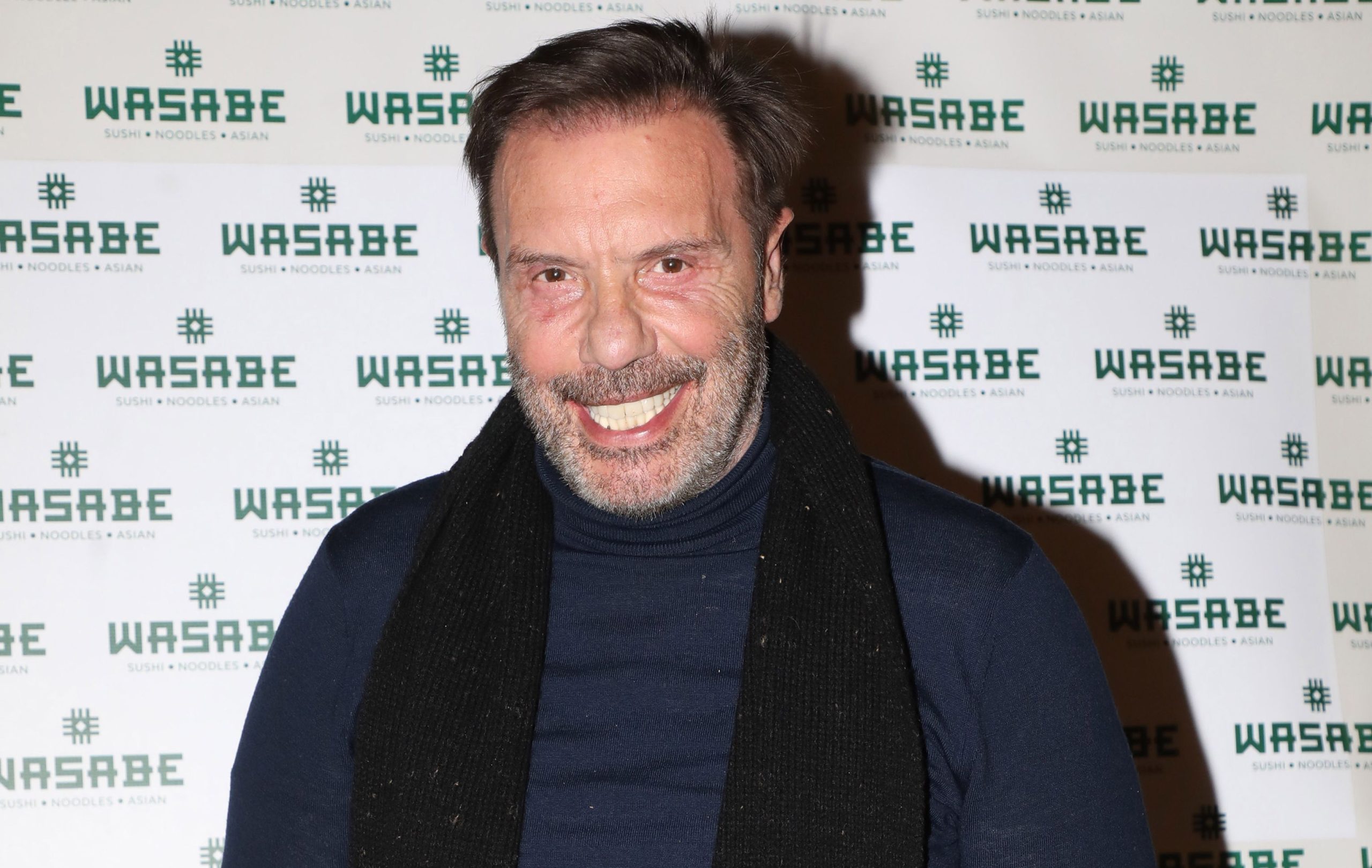 &Sigma;&tau;&rho;ά&tau;&omicron;&sigmaf; &Tau;&zeta;ώ&rho;&tau;&zeta;&omicron;&gamma;&lambda;&omicron;&upsilon;: &laquo;&Mu;&omicron;&upsilon; &delta;&alpha;&nu;&epsilon;ί&zeta;&omicron;&upsilon;&nu; &sigma;&pi;ί&tau;&iota; &gamma;&iota;&alpha; &nu;&alpha; &mu;&epsilon;ί&nu;&omega; &ndash; &Delta;&epsilon;&nu; έ&chi;&omega; &omicron;ύ&tau;&epsilon; &gamma;&iota;&alpha; &beta;&epsilon;&nu;&zeta;ί&nu;&eta;&raquo;