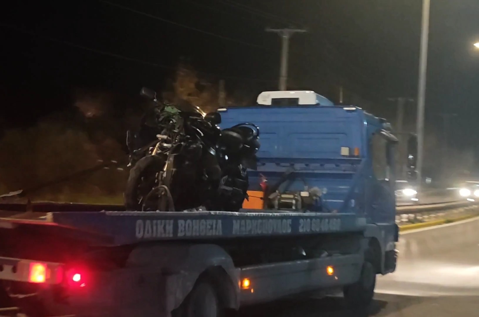 &Lambda;&epsilon;&omega;&phi;ό&rho;&omicron;&sigmaf; &Mu;&alpha;&rho;&alpha;&theta;ώ&nu;&omicron;&sigmaf;: &Nu;&epsilon;&kappa;&rho;ό&sigmaf; &omicron; &pi;&epsilon;&zeta;ό&sigmaf; &pi;&omicron;&upsilon; &pi;&alpha;&rho;&alpha;&sigma;ύ&rho;&theta;&eta;&kappa;&epsilon; &alpha;&pi;ό &mu;&omicron;&tau;&omicron;&sigma;&iota;&kappa;&lambda;έ&tau;&alpha;