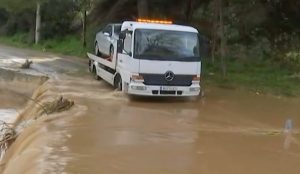 Κακοκαιρία: Πλημμύρισε το ρέμα στο Πικέρμι – Τέντα έπεσε από μπαλκόνι στη Θεσσαλονίκη