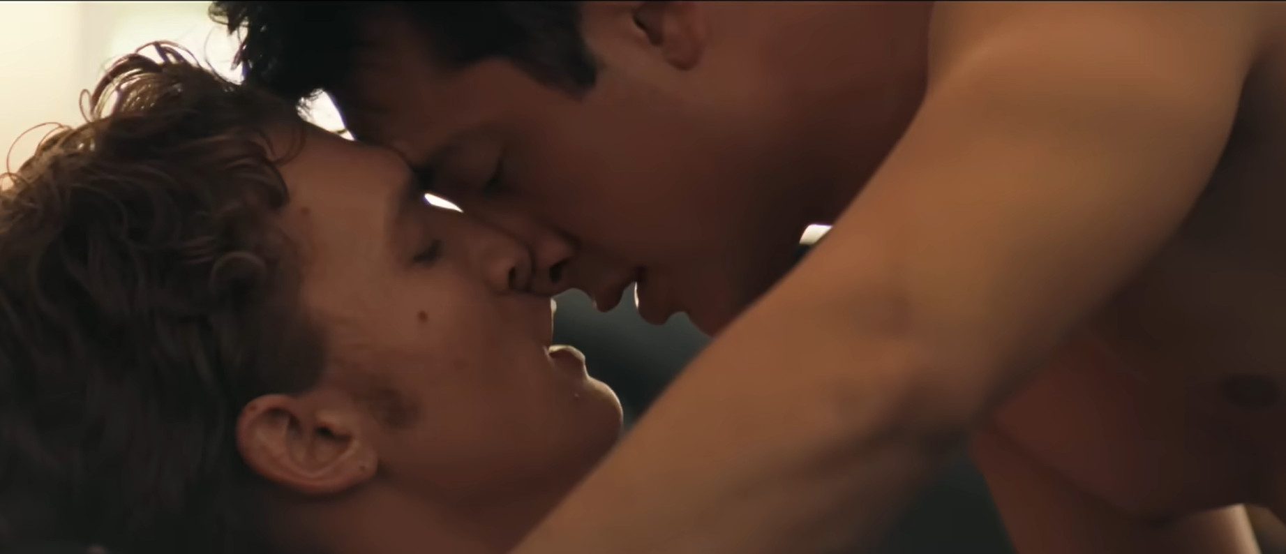 Heated Rivalry: Έ&chi;&epsilon;&iota;&sigmaf; &laquo;&phi;ά&epsilon;&iota; &kappa;ό&lambda;&lambda;&eta;&mu;&alpha;&raquo; &mu;&epsilon; &alpha;&upsilon;&tau;ή &tau;&eta; &sigma;&epsilon;&iota;&rho;ά; &ndash; &Tau;&iota; &epsilon;&kappa;&tau;&iota;&mu;&omicron;ύ&nu; &omicron;&iota; &epsilon;&iota;&delta;&iota;&kappa;&omicron;ί