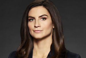 Ποια είναι η Κέιτλιν Κόλινς, η δημοσιογράφος που δεν χαρίζεται στον Τραμπ και τον φέρνει στα όριά του