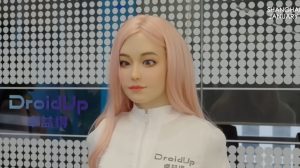 Σοκάρει η Moya: Το κινεζικό ρομπότ που σβήνει τα όρια ανθρώπου και μηχανής