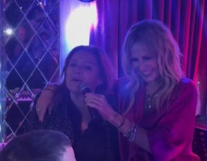 “I Will Survive”: Η Μαρία Καβογιάννη on stage με την Άννα Βίσση – Το viral video της κοινής τους εμφάνισης