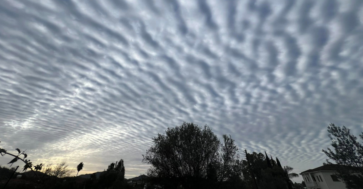 &Sigma;ύ&nu;&nu;&epsilon;&phi;&alpha;-&beta;ά&phi;&lambda;&epsilon;&sigmaf; &sigma;&tau;&omicron;&nu; &omicron;&upsilon;&rho;&alpha;&nu;ό: &Tau;&omicron; &alpha;&pi;ό&kappa;&omicron;&sigma;&mu;&omicron; &phi;&alpha;&iota;&nu;ό&mu;&epsilon;&nu;&omicron; &pi;&omicron;&upsilon; &pi;&rho;&omicron;&kappa;ά&lambda;&epsilon;&sigma;&epsilon; &epsilon;&rho;&omega;&tau;&eta;&mu;&alpha;&tau;&iota;&kappa;ά