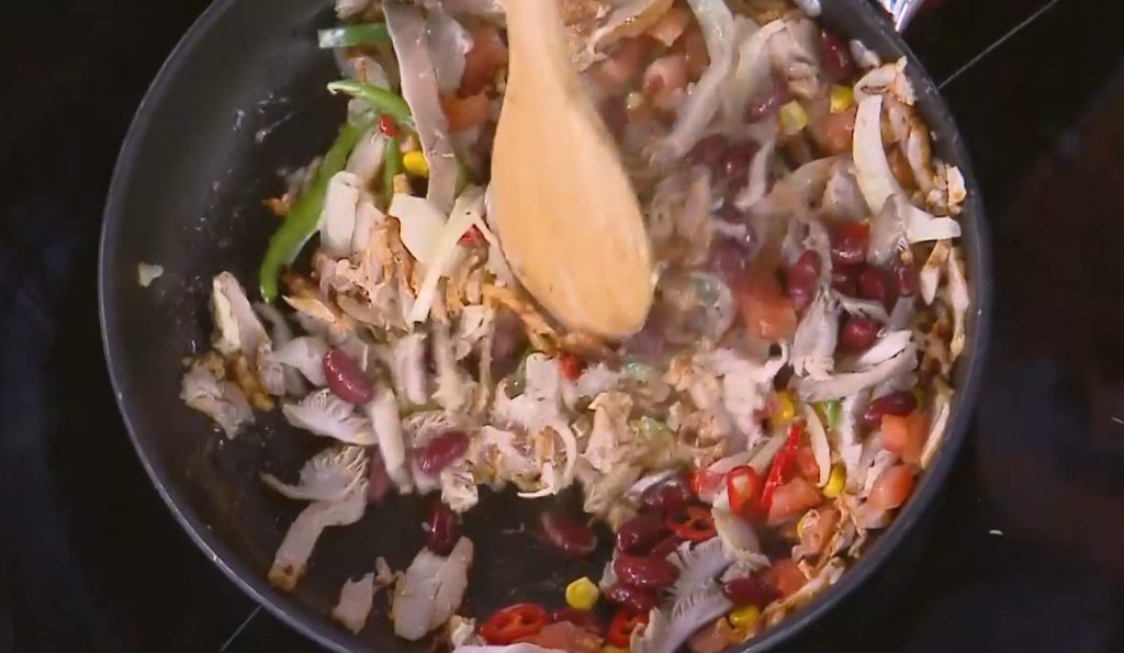 Quesadilla με γύρο κοτόπουλο από τον Δημήτρη Σκαρμούτσο