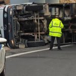 Εκτροπή απορριμματοφόρου στην περιφερειακή Αιγάλεω (video)