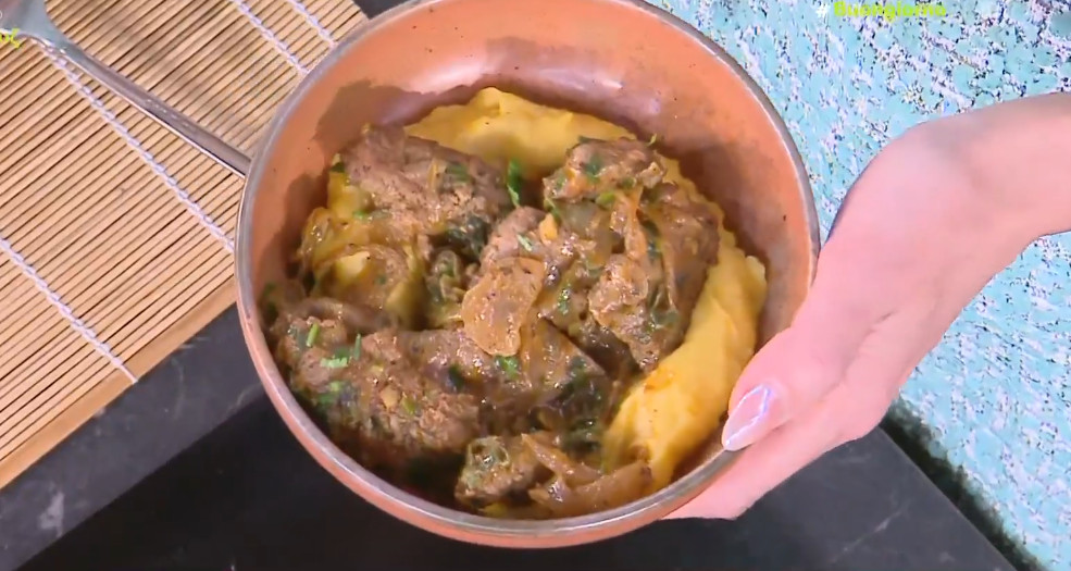 Μοσχαρίσια τηγανιά λαδορίγανη από τον Δημήτρη Σκαρμούτσο