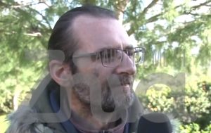 Η συγκλονιστική αναζήτηση του Μπάμπη για την ταυτότητά του: «Θέλω να μάθω ποιος είμαι και να ζήσω ελεύθερος»