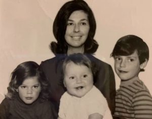 Εξαφάνιση Νάνσι Γκάθρι: Νέο σπαρακτικό βίντεο της κόρης της – «Δεν θα σταματήσουμε ποτέ να την αναζητούμε»