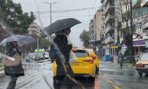 Ταξί: Ο Λυμπερόπουλος προειδοποιεί με κινητοποιήσεις στην «καρδιά» της τουριστικής περιόδου