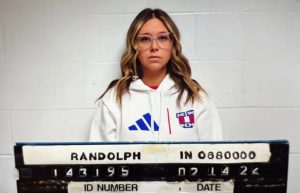 Ιντιάνα: Σάλος με γραμματέα λυκείου που είχε σχέσεις με μαθητές – Την έπιασε επ’ αυτοφώρω ο σύζυγός της