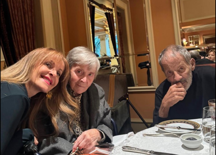 Η Ελένη Γλύκατζη Αρβελέρ με τα δίδυμα του Ξαρχάκου: Η Ηρώ Σαΐα λέει το «τελευταίο ευχαριστώ»