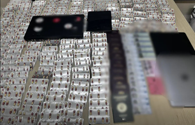 Φαρμακευτική «μαφία» με λεία 45.000 ευρώ: Έκλεβαν, διακινούσαν χάπια και έστελναν δέματα στο εξωτερικό
