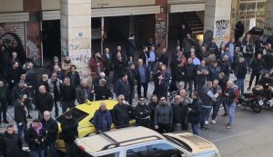 Τρίτη ημέρα απεργίας για τα ταξί – Επεισόδια και ένταση με ιδιωτικά βαν στο Σύνταγμα (βίντεο)