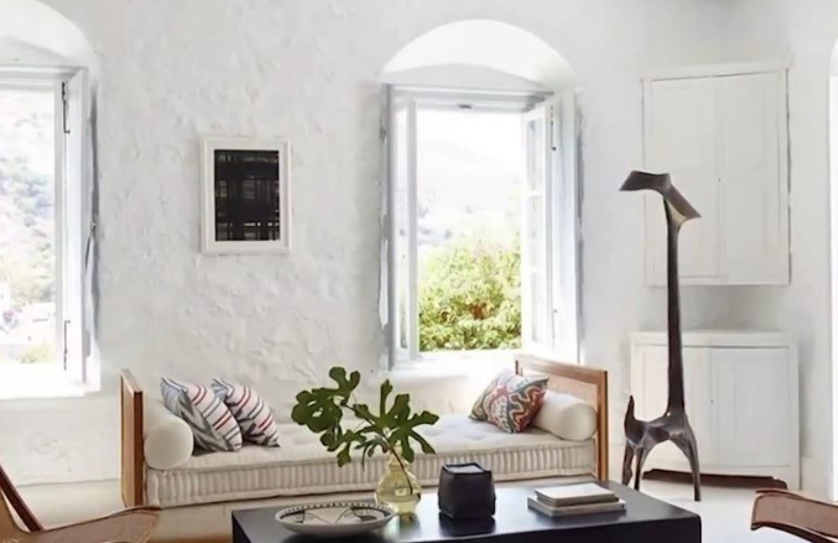 Το εντυπωσιακό αρχοντικό που μένει ο Μπραντ Πιτ στην Ύδρα –  Δείτε video