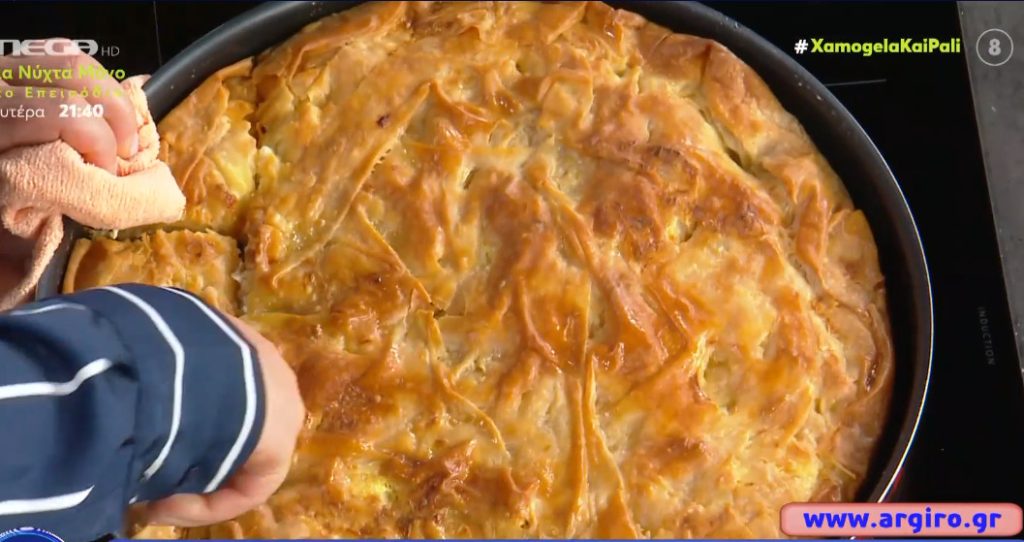 Η Αργυρώ Μπαρμπαρίγου μας ετοιμάζει παραδοσιακή τυρόπιτα