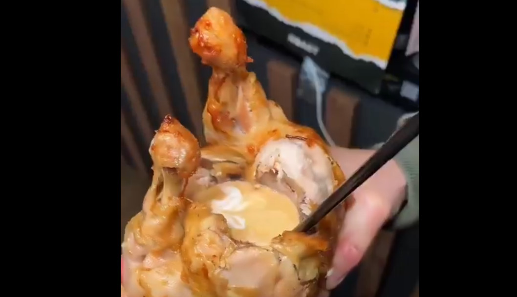 &laquo;Kurachino&raquo;: &Kappa;&alpha;&iota; &kappa;&alpha;&pi;&omicron;&upsilon;&tau;&sigma;ί&nu;&omicron; &kappa;&alpha;&iota;&hellip; &psi;&eta;&tau;ό &kappa;&omicron;&tau;ό&pi;&omicron;&upsilon;&lambda;&omicron;! &Omicron; &kappa;&alpha;&phi;έ&sigmaf; &pi;&omicron;&upsilon; &sigma;&omicron;&kappa;ά&rho;&epsilon;&iota; &tau;&alpha; social