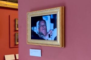 Διεθνής σάλος: Από τα ανάκτορα στο… Λούβρο – Η ταπεινωτική φωτογραφία του Άντριου δίπλα στη Μόνα Λίζα