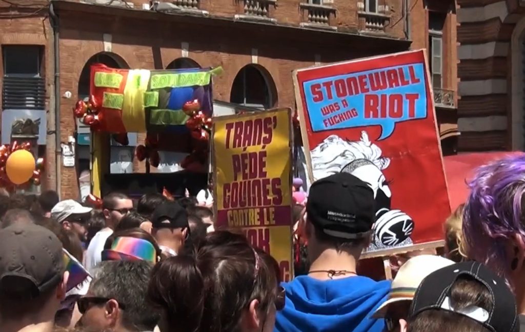 «Queer me»: Το φιλμικό πορτρέτο μιας τρανσφεμινιστικής κοινότητας που έμαθε να επιβιώνει συλλογικά – Η έννοια του «sexilio»