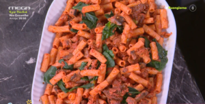 Ριγκατόνι με πέστο λιαστής ντομάτας & μανιτάρια από τον Δημήτρη Σκαρμούτσο – Η συνταγή που θα λατρέψεις