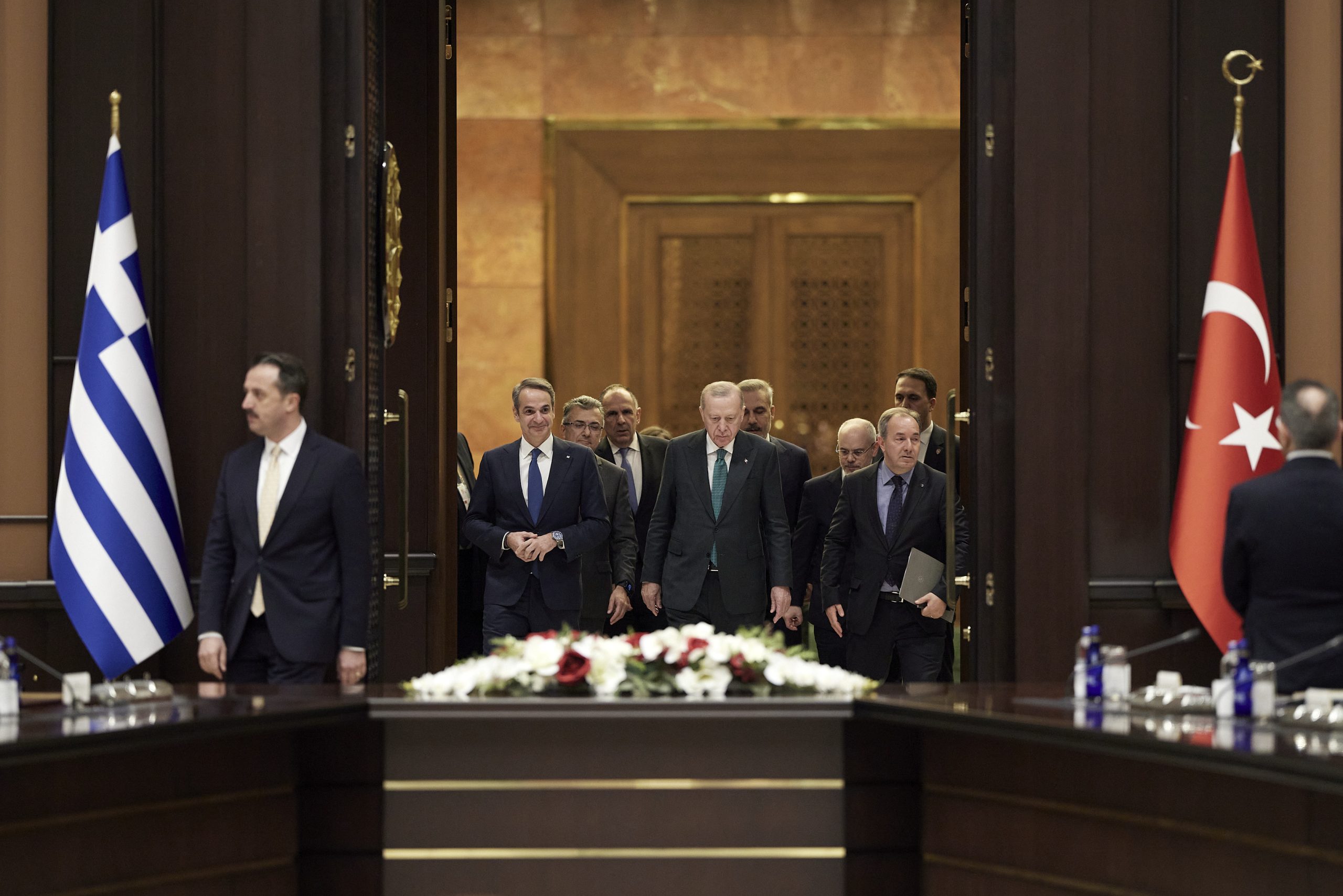 &Omicron;&iota; &epsilon;&pi;&tau;ά &sigma;&upsilon;&mu;&phi;&omega;&nu;ί&epsilon;&sigmaf; &pi;&omicron;&upsilon; &upsilon;&pi;έ&gamma;&rho;&alpha;&psi;&alpha;&nu; &Epsilon;&lambda;&lambda;ά&delta;&alpha; &kappa;&alpha;&iota; &Tau;&omicron;&upsilon;&rho;&kappa;ί&alpha;