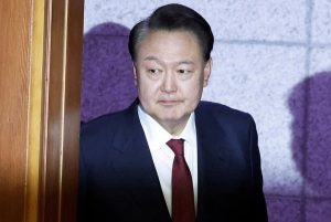 Απέφυγε τη θανατική ποινή ο πρώην πρόεδρος της Ν. Κορέας, Γιουν Σουκ Γεόλ για απόπειρα πραξικοπήματος