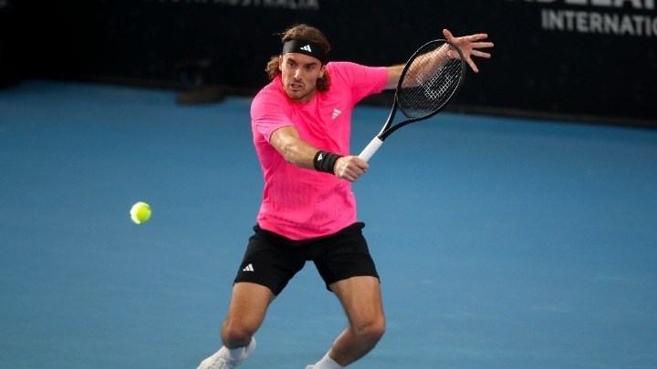 Μεντβέντεφ – Τσιτσιπάς 0-2: Στέφανος από τα… παλιά και πρόκριση στους «8» του Qatar Open