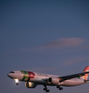 Πορτογαλία: Η αεροπορική εταιρεία TAP Portugal προς ιδιωτικοποίηση – IAG, Lufthansa και Air France-KLM στο «τραπέζι» για την εξαγορά της