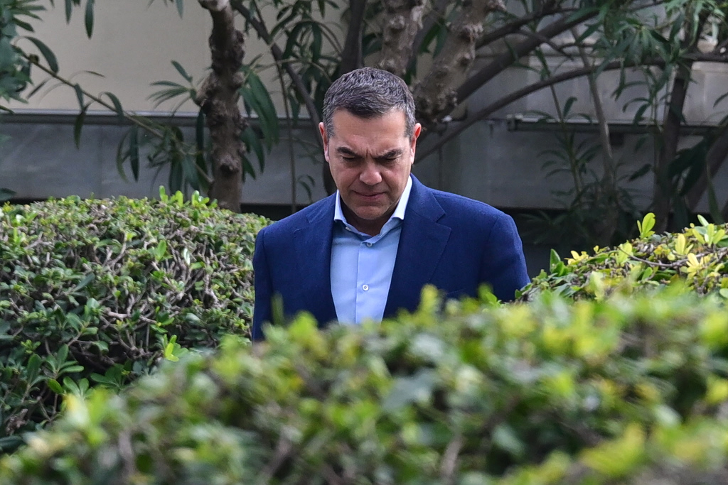 Τσίπρας: Να ξεκαθαρίσει ο Μητσοτάκης ότι δεν θα εμπλακεί στον πόλεμο στο Ιράν