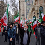 Ιράν: Αναφορές για πανηγυρισμούς στην Τεχεράνη μετά τις φήμες για θάνατο του Χαμενεΐ