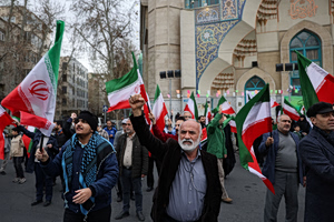 Τεχεράνη: Εγκαταλείπουν μαζικά την πόλη οι πολίτες – Διαδηλωτές στους δρόμους