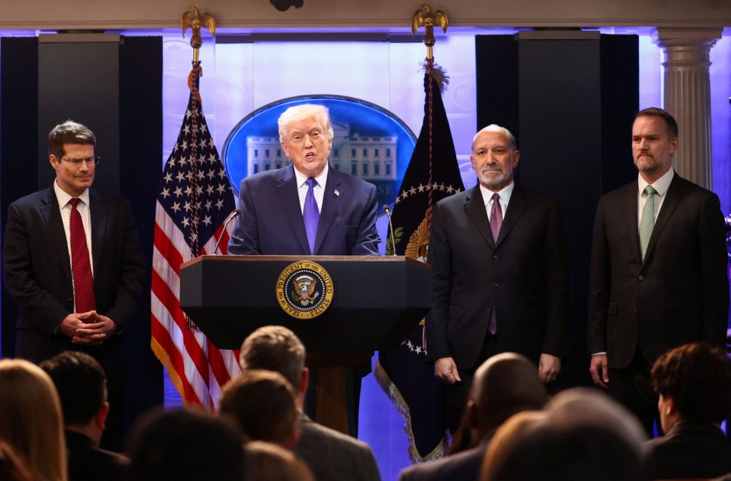 Τραμπ: Aνακοίνωσε νέο παγκόσμιο δασμό 10% – «Βαθιά απογοητευτική» η απόφαση του Ανώτατου Δικαστηρίου