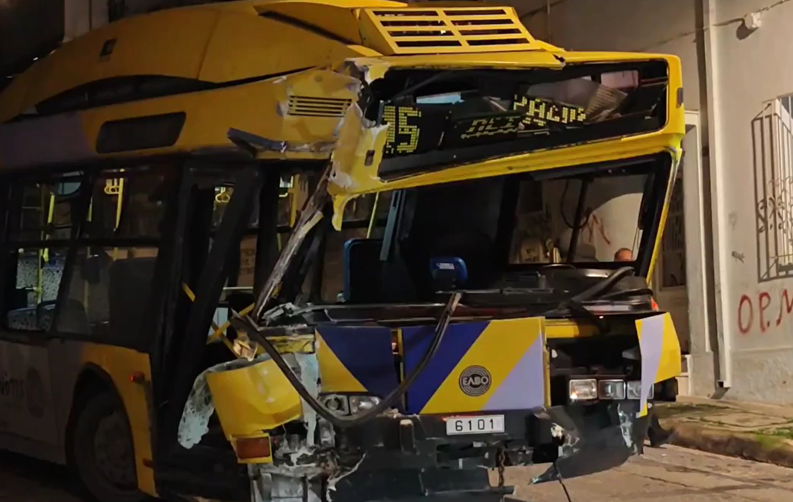 &Tau;&rho;ό&lambda;&epsilon;ϊ &pi;&rho;&omicron;&sigma;έ&kappa;&rho;&omicron;&upsilon;&sigma;&epsilon; &sigma;&epsilon; &pi;&omicron;&lambda;&upsilon;&kappa;&alpha;&tau;&omicron;&iota;&kappa;ί&alpha; &sigma;&tau;&alpha; &Pi;&epsilon;&tau;&rho;ά&lambda;&omega;&nu;&alpha; (video)