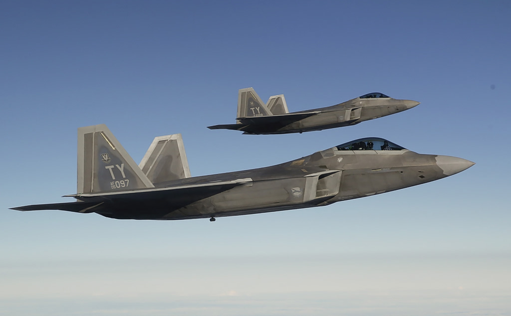 Ο Τραμπ έστειλε F22 Raptor και Stratotanker στο Ισραήλ – Προειδοποιήσεις από το Ιράν