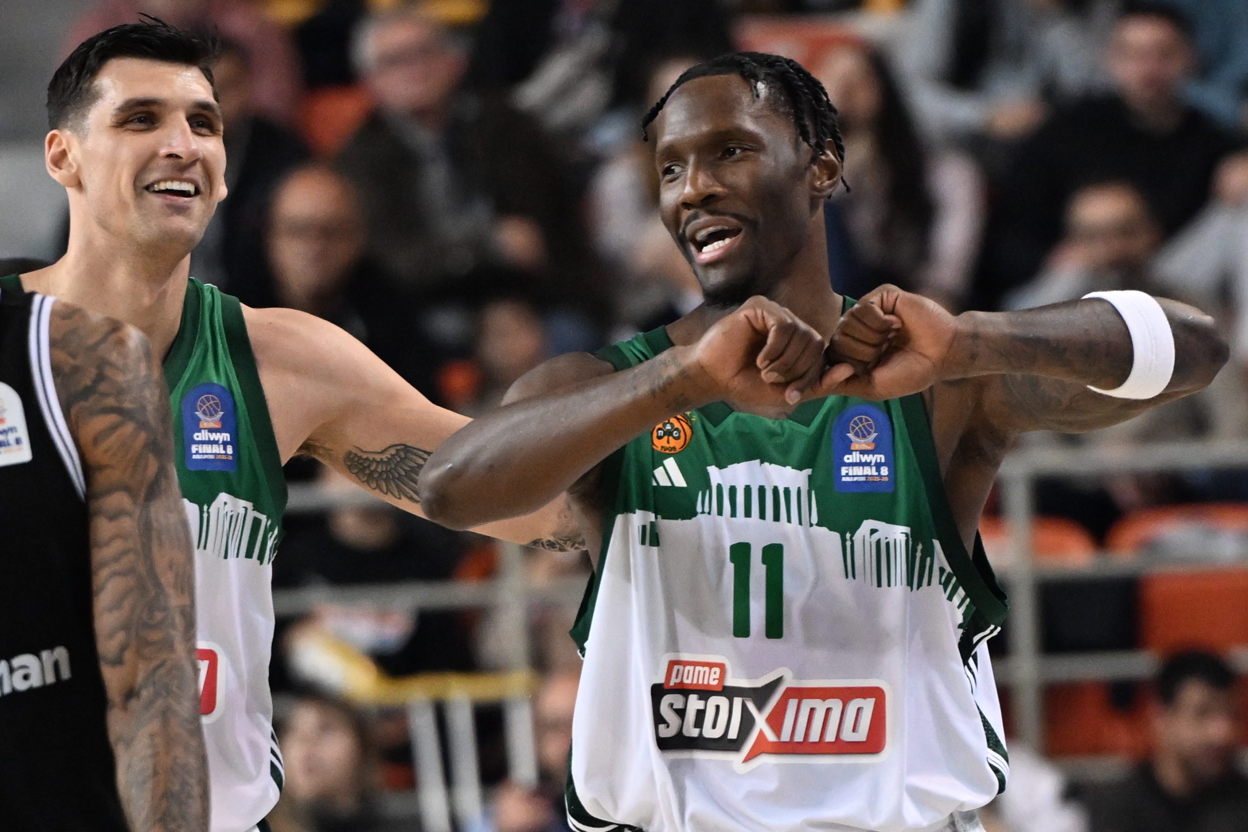 &Tau;&omicron; &nu;&tau;&epsilon;&mu;&pi;&omicron;ύ&tau;&omicron; &tau;&omicron;&upsilon; &Chi;έ&iota;&zeta;-&Nu;&tau;έ&iota;&beta;&iota;&sigmaf; &mu;&epsilon; &tau;&eta; &phi;&alpha;&nu;έ&lambda;&alpha; &tau;&omicron;&upsilon; &Pi;&alpha;&nu;&alpha;&theta;&eta;&nu;&alpha;ϊ&kappa;&omicron;ύ (vid)