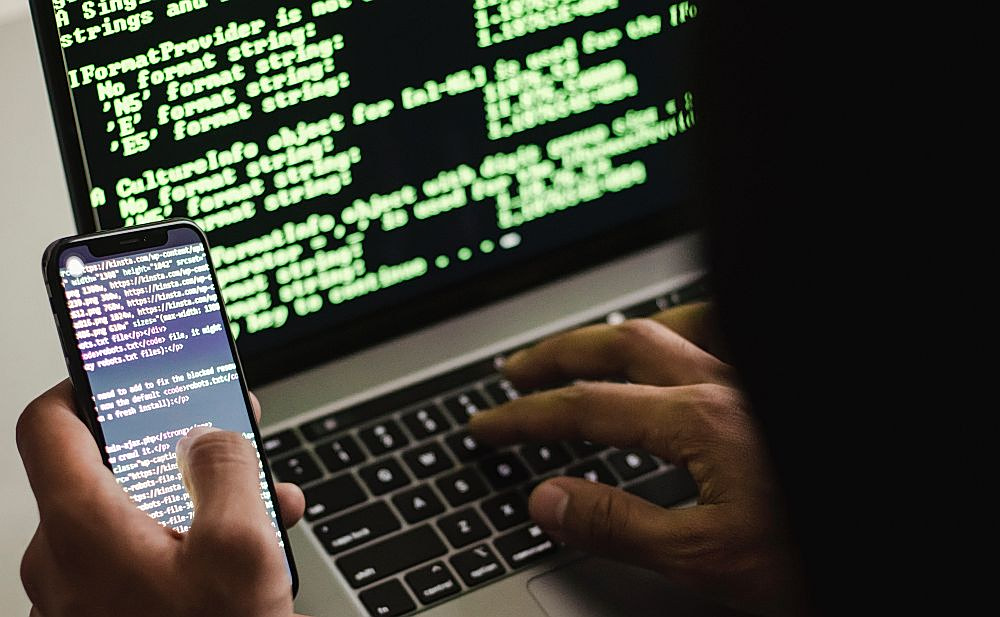 Predator: Ένοχοι και οι τέσσερις κατηγορούμενοι για την υπόθεση των τηλεφωνικών υποκλοπών