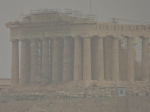 Αφρικανική σκόνη «πνίγει» την Αττική – Καλύφθηκε η Ακρόπολη, εικόνες «Σαχάρας»