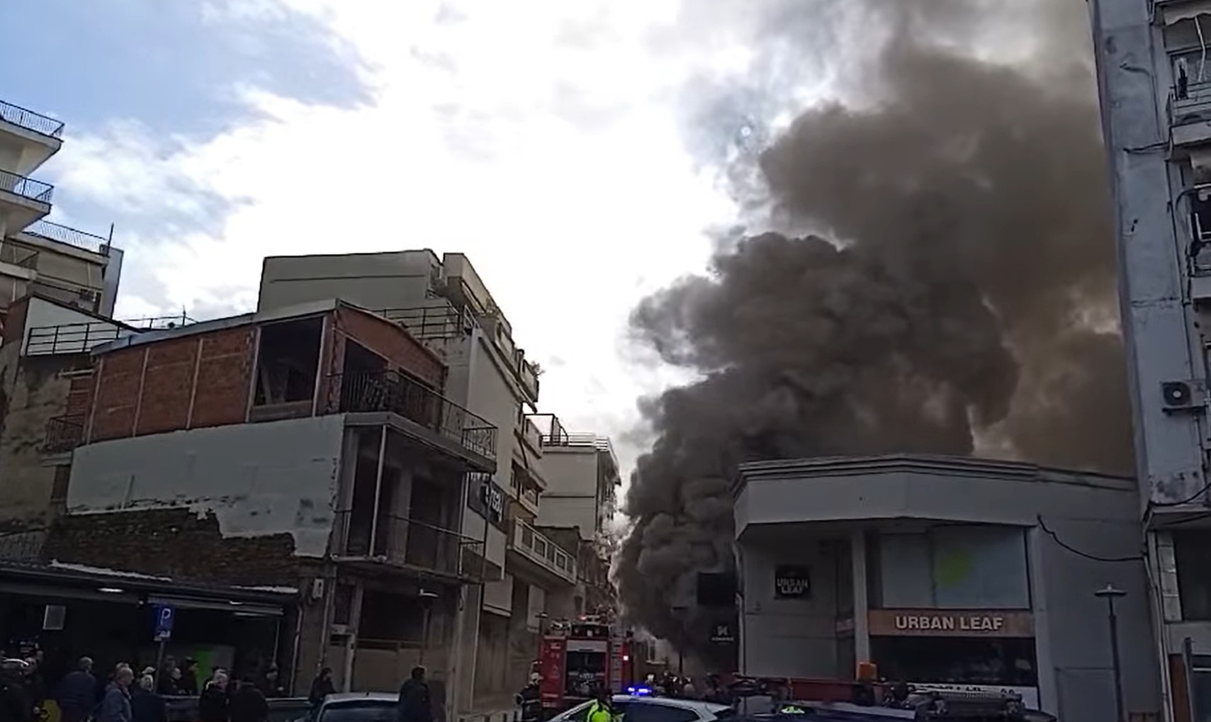 &Sigma;&upsilon;&nu;&alpha;&gamma;&epsilon;&rho;&mu;ό&sigmaf; &sigma;&tau;&omicron; &Alpha;&gamma;&rho;ί&nu;&iota;&omicron;: &Mu;&epsilon;&gamma;ά&lambda;&eta; &phi;&omega;&tau;&iota;ά &sigma;&epsilon; &alpha;&pi;&omicron;&theta;ή&kappa;&eta; &upsilon;&pi;&omicron;&delta;&eta;&mu;ά&tau;&omega;&nu; &sigma;&tau;&omicron; &kappa;έ&nu;&tau;&rho;&omicron; &ndash; &Pi;&upsilon;&kappa;&nu;&omicron;ί &kappa;&alpha;&pi;&nu;&omicron;ί &kappa;ά&lambda;&upsilon;&psi;&alpha;&nu; &tau;&eta;&nu; &pi;&epsilon;&rho;&iota;&omicron;&chi;ή