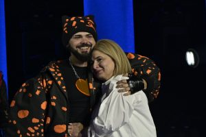 Akylas: Η συγκινητική ιστορία για τη μητέρα του – Πώς βρέθηκε οικονομική μετανάστρια και οι στίχοι που την αφορούν