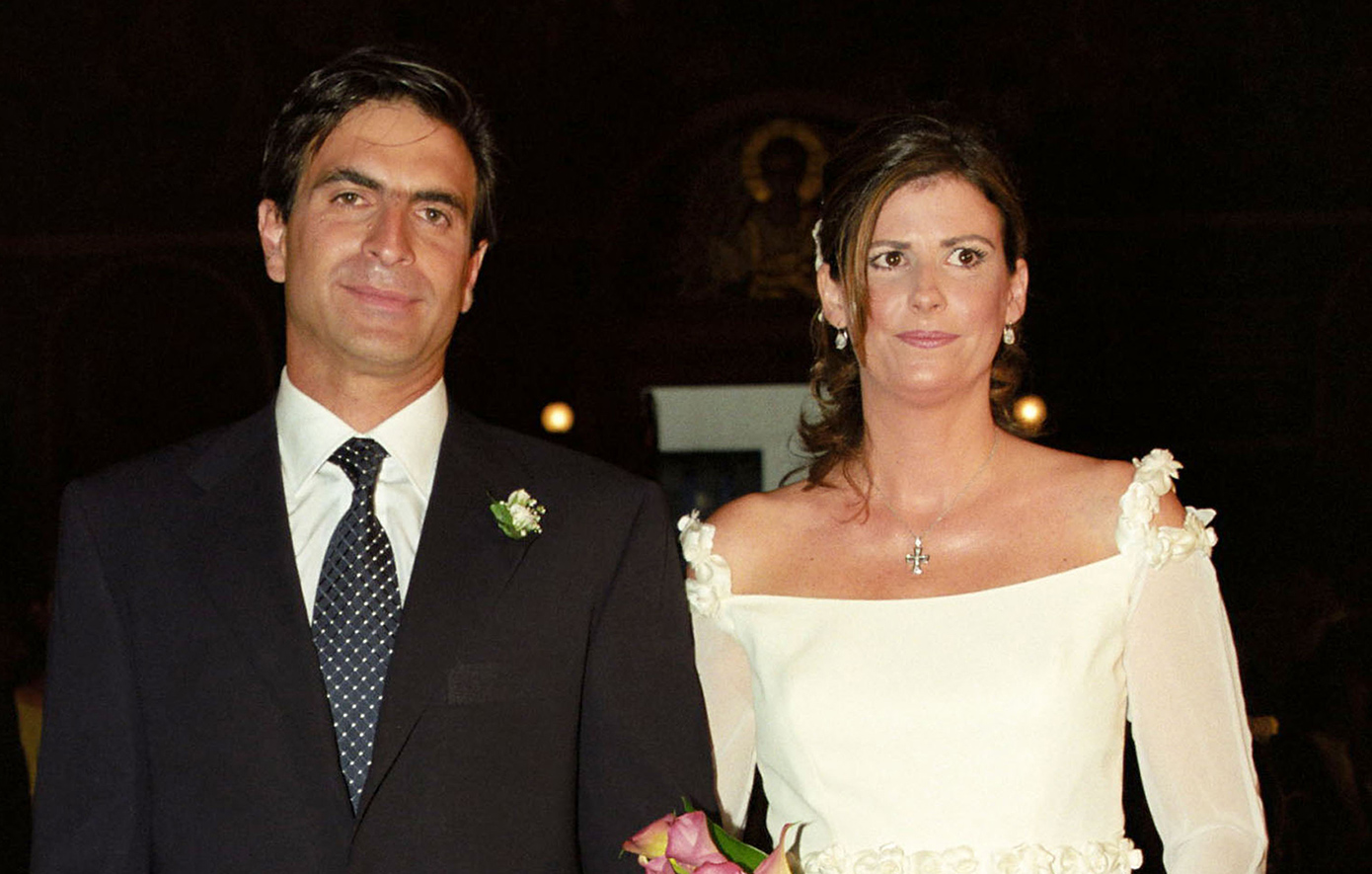 &Sigma;&upsilon;&gamma;&kappa;&lambda;&omicron;&nu;ί&zeta;&epsilon;&iota; &eta; &Alpha;&lambda;&epsilon;&xi;ί&alpha; Έ&beta;&epsilon;&rho;&tau; &gamma;&iota;&alpha; &tau;&omicron; &iota;&alpha;&tau;&rho;&iota;&kappa;ό &lambda;ά&theta;&omicron;&sigmaf; &sigma;&tau;&omicron;&nu; &sigma;ύ&zeta;&upsilon;&gamma;ό &tau;&eta;&sigmaf;: &laquo;&Pi;ή&gamma;&epsilon; &nu;&omicron;&sigma;&omicron;&kappa;&omicron;&mu;&epsilon;ί&omicron; &gamma;&iota;&alpha; &pi;&omicron;&nu;&omicron;&kappa;έ&phi;&alpha;&lambda;&omicron;, &gamma;ύ&rho;&iota;&sigma;&epsilon; ά&lambda;&lambda;&omicron;&sigmaf; ά&nu;&theta;&rho;&omega;&pi;&omicron;&sigmaf;&raquo;