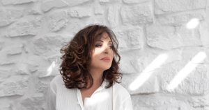 Η Χάρις Αλεξίου έκανε ράφτινγκ στα 75 της! (video)