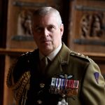 Σοκ προκαλεί νέο φωτογραφικό υλικό με τον Άντριου να παίζει με μωρό και μπάλα βαμμένη σαν στήθος