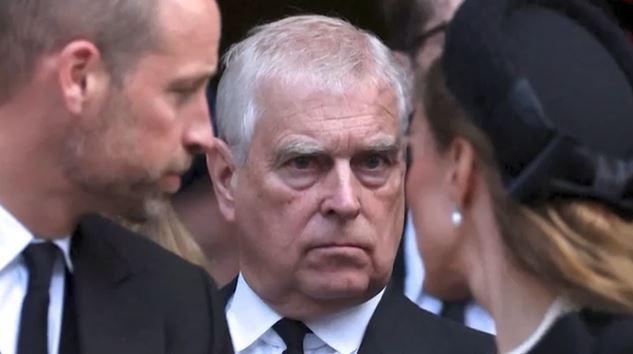 Άνδρας με κουκούλα φέρεται να απείλησε τον πρώην πρίγκιπα Άντριου κοντά στο νέο του σπίτι